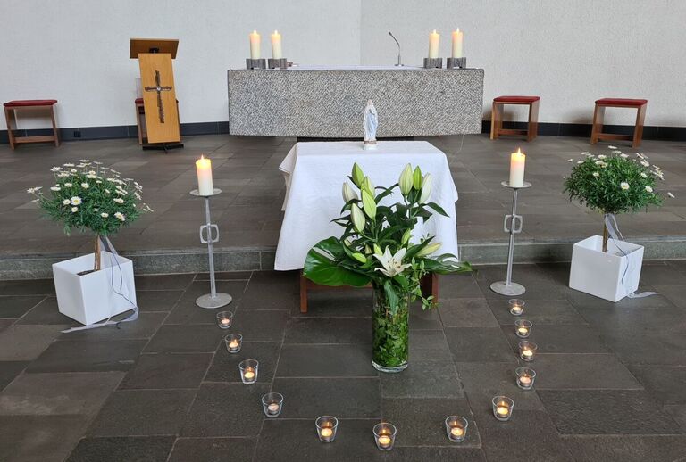 Maiandacht in St. Thomas Morus